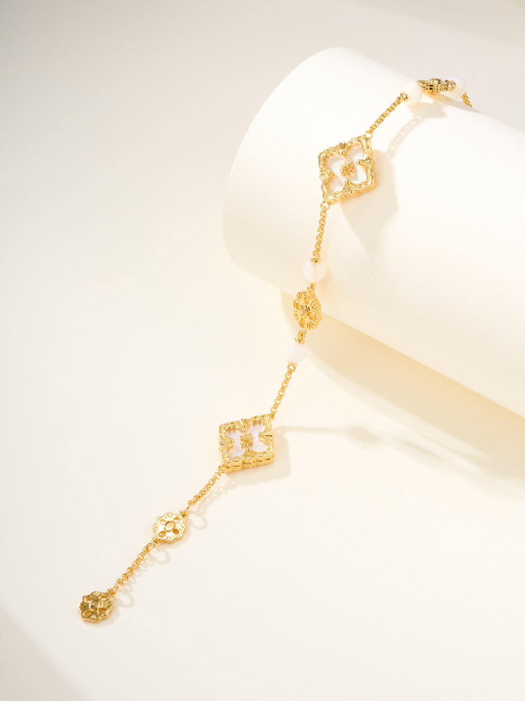 [⭐Glow]B.C.L ENAMELED Three-Flower Bracelet（Trumpet)