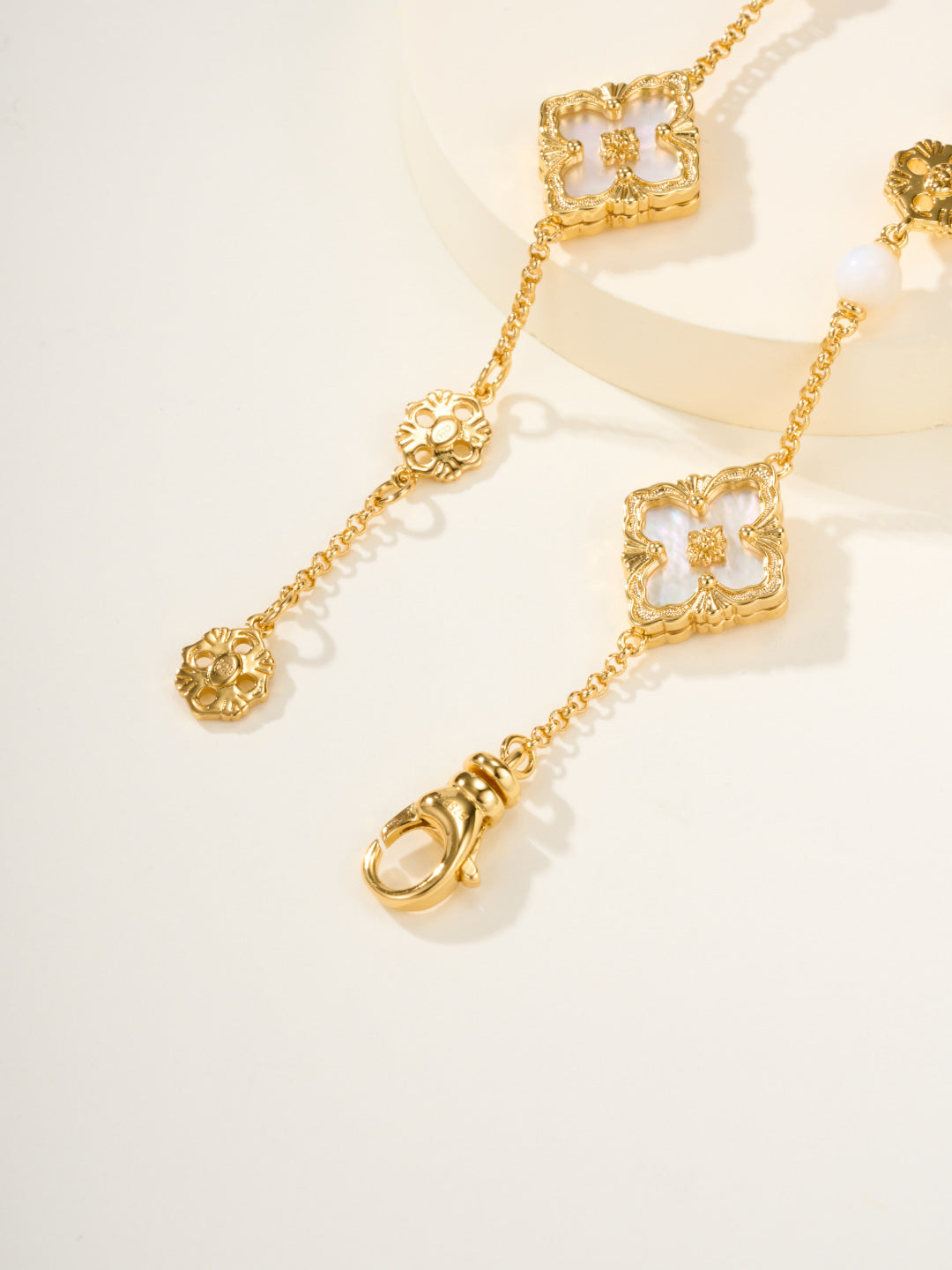 [⭐Glow]B.C.L ENAMELED Three-Flower Bracelet（Trumpet)