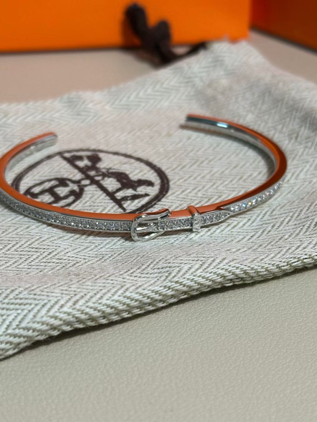 [⭐Glow]DIAMOND-ENCRUSTED BRACELET THREE COLORS
