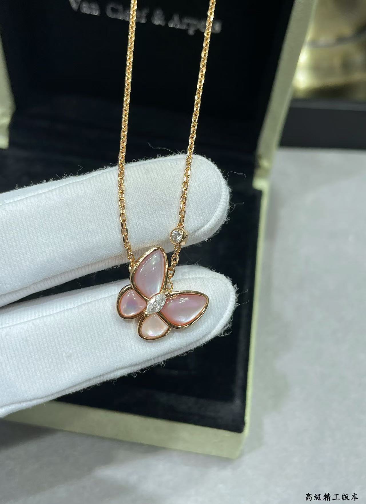[⭐Glow]BUTTERFLY PINK MOTHER-OF-PEARL DIAMOND NECKLACE