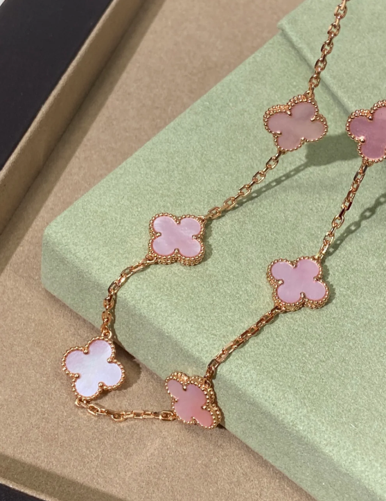[⭐Glow Jewellery] Pink Necklace with Ten Clover Designs