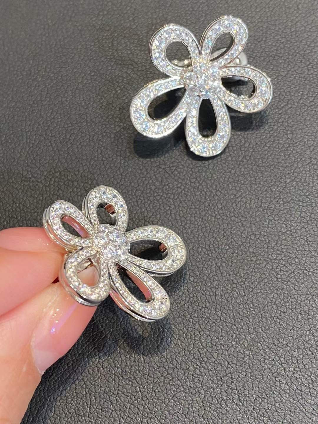 [⭐Glow]FLOWERLACE EARRINGS FULL DIAMONDS