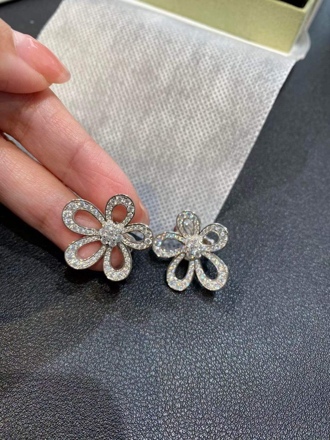[⭐Glow]FLOWERLACE EARRINGS FULL DIAMONDS