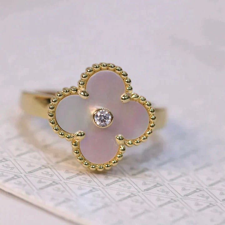 [⭐Glow]CLOVER PINK MOP RING GOLD DIAMOND
