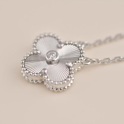[⭐Glow]CLOVER  15MM DIAMOND LASER NECKLACE SILVER