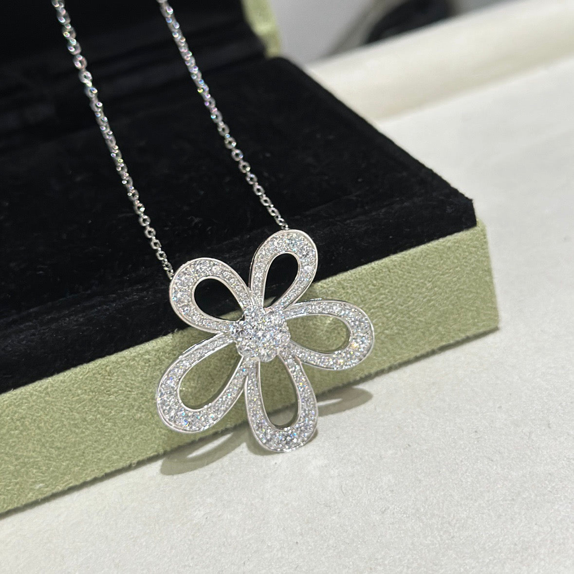[⭐Glow]FLOWERLACE NECKLACE FULL DIAMONDS