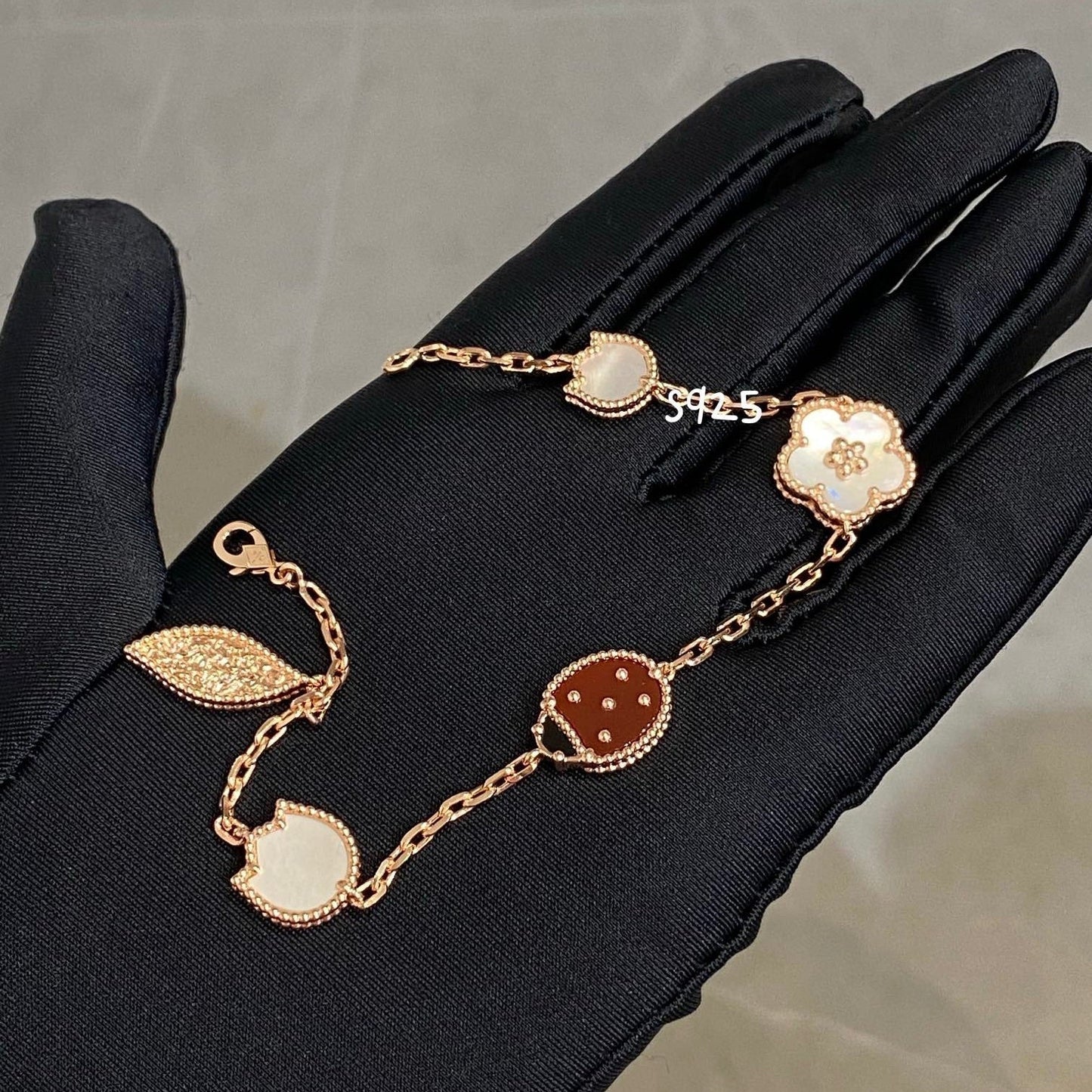 [⭐Glow]LUCKY SPRING 5 MOTIF BRACELET