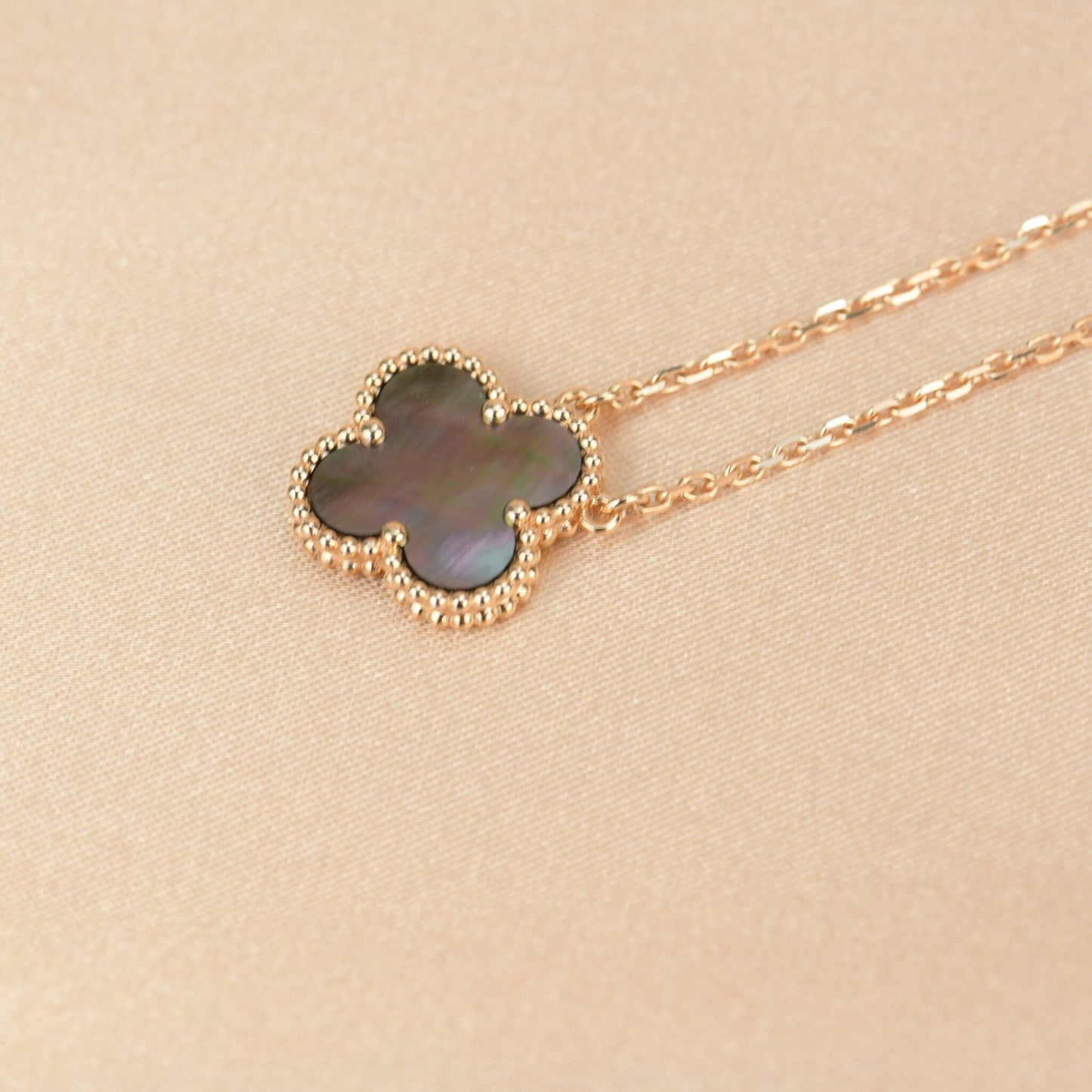 [⭐Glow]CLOVER 15MM  GRAY MOTHER OF PEARL NECKLACE