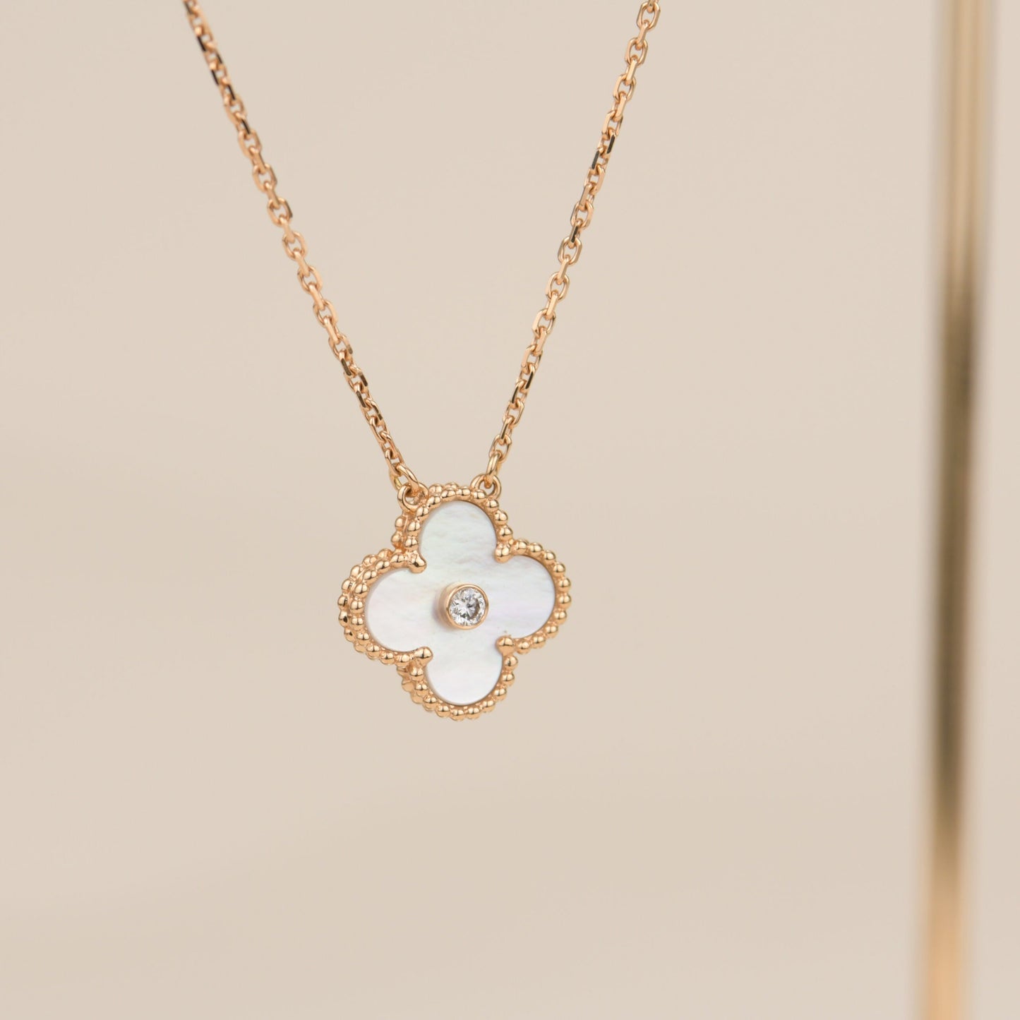 [⭐Glow]CLOVER 15MM DIAMOND WHITE FRITILLARIA NECKLACE