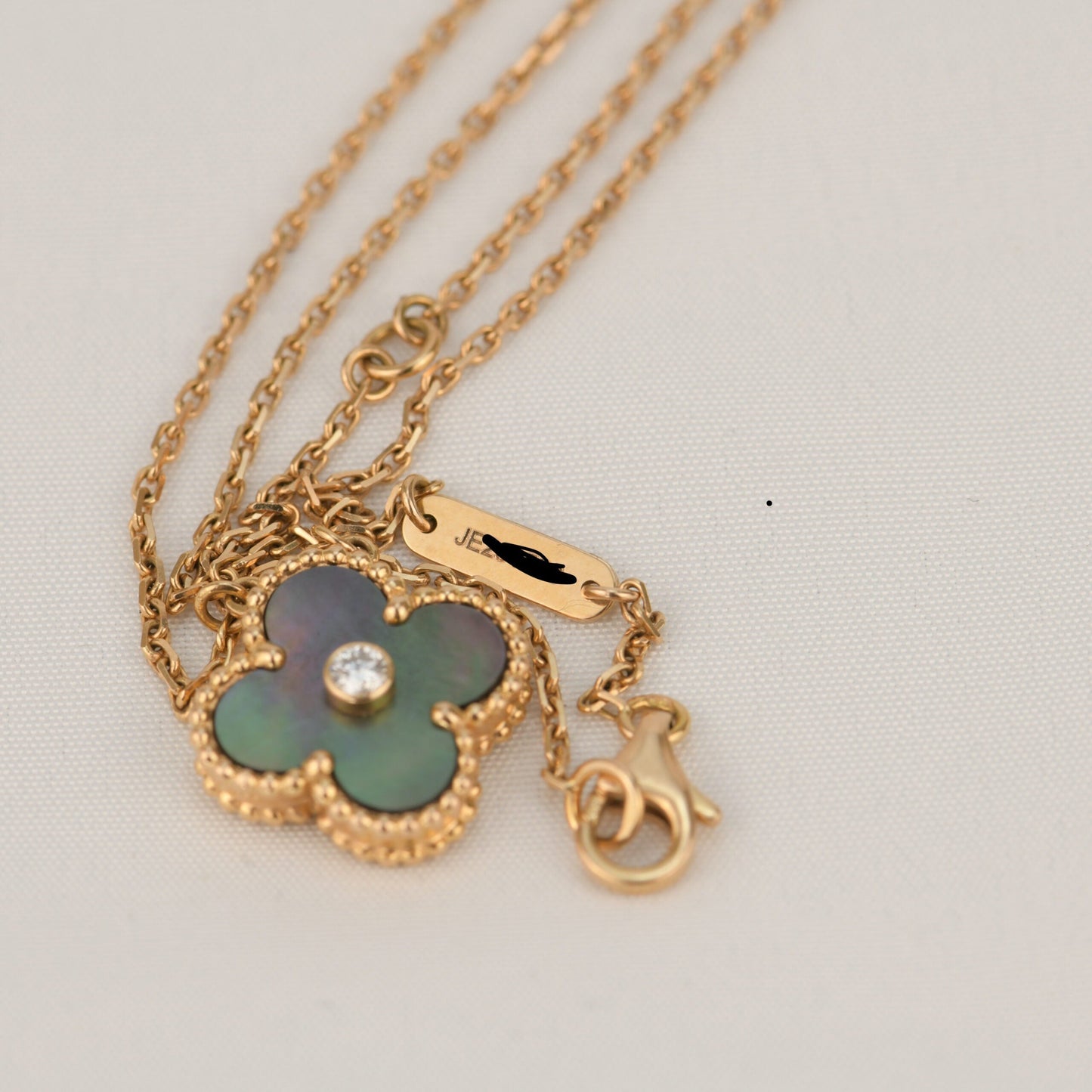 [⭐Glow]CLOVER 15MM DIAMOND AND MOTHER-OF-GREY NECKLACE