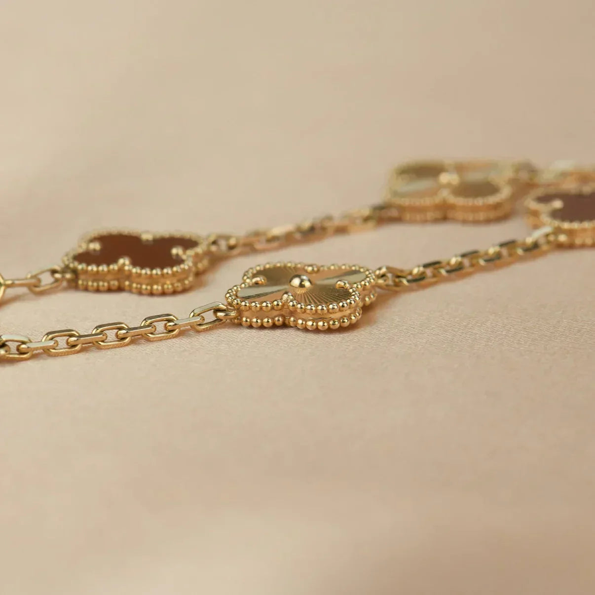 [⭐Glow] CLOVER 5 MOTIF RED CORNELIAN BRACELET COLLECTION