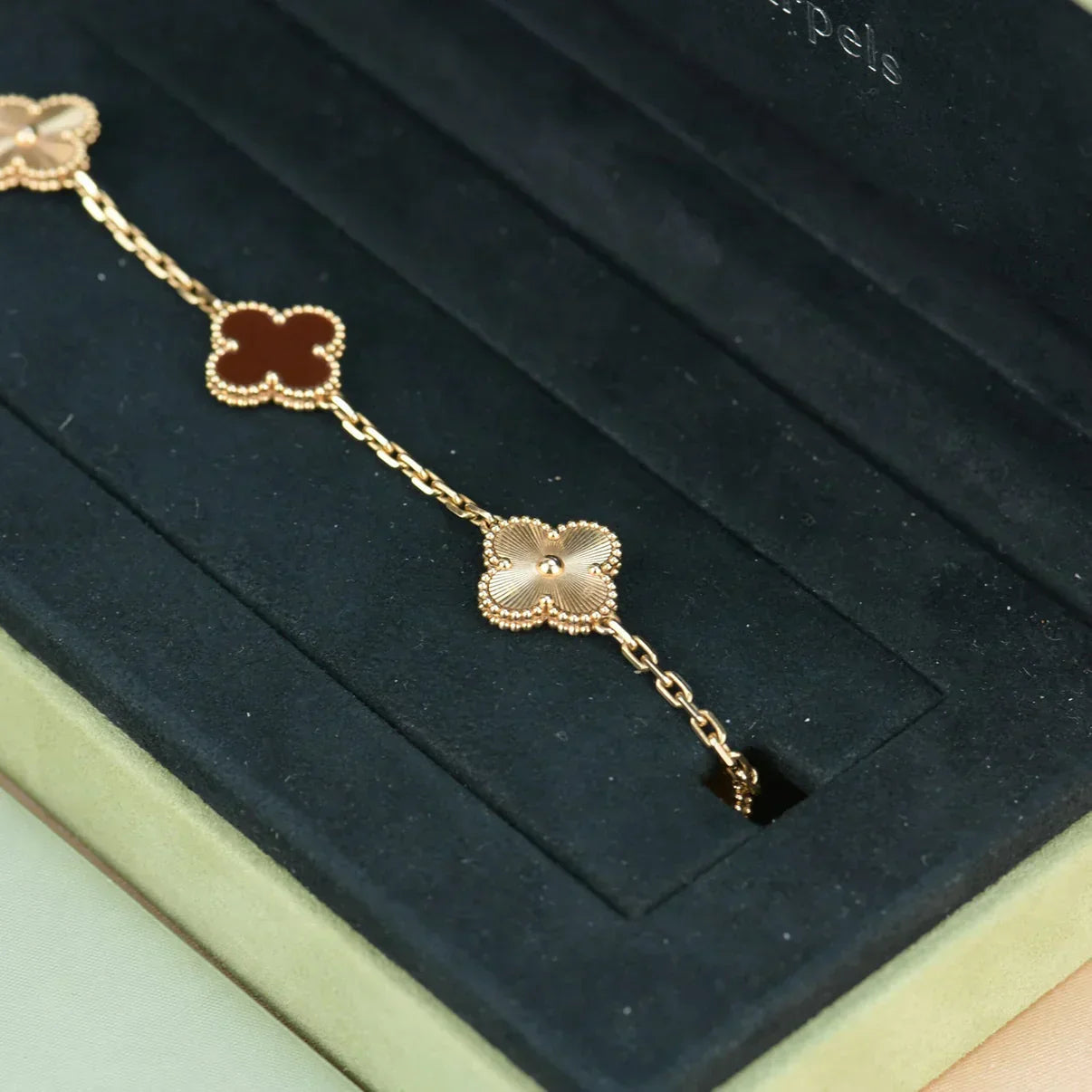[⭐Glow] CLOVER 5 MOTIF RED CORNELIAN BRACELET COLLECTION