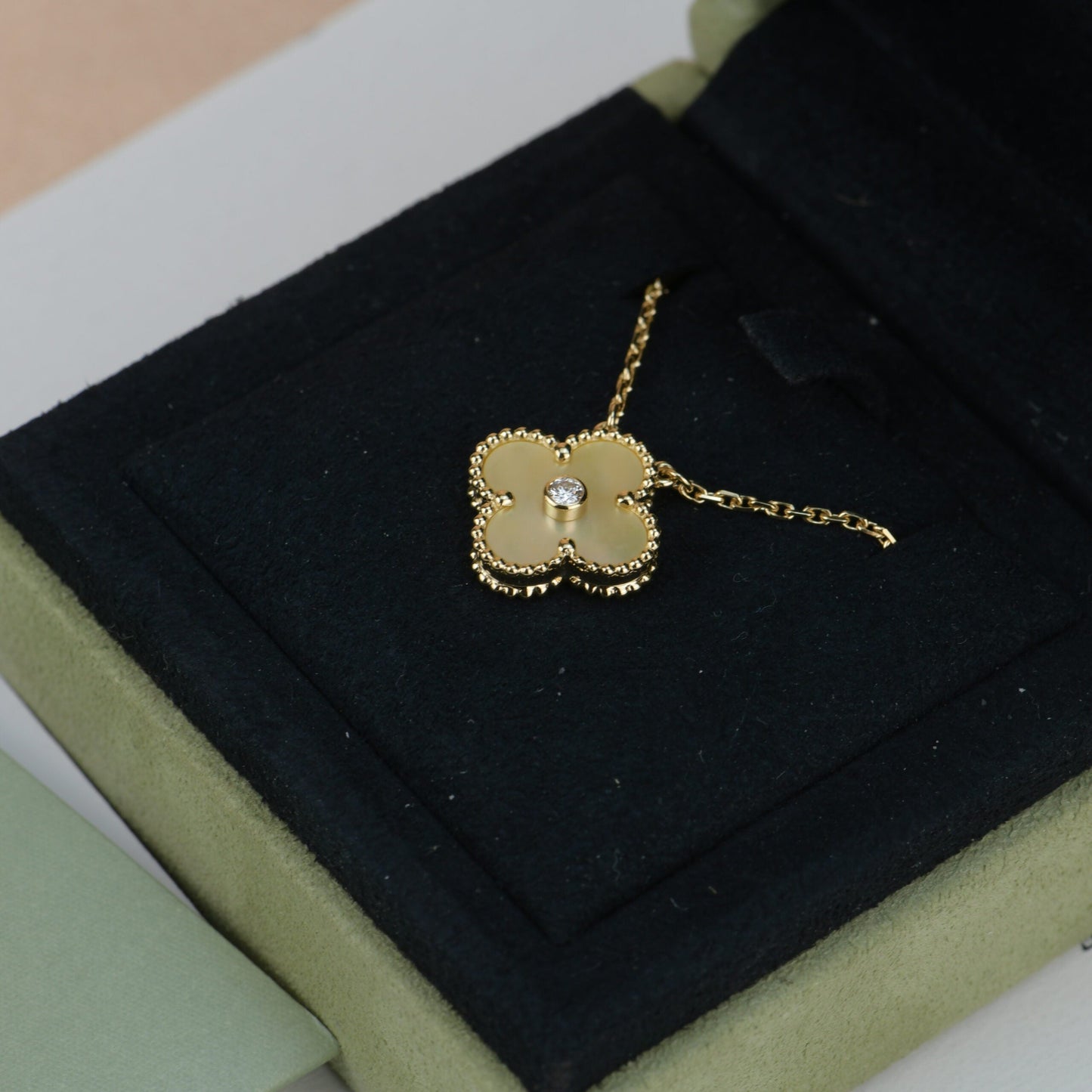 [⭐Glow]CLOVER 15MM DIAMOND GOLD MOTHER OF PEARL NECKLACE