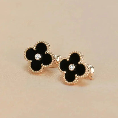 [⭐Glow]CLOVER MEDIUM 1 MOTIFS ONYX DIAMOND EARRINGS