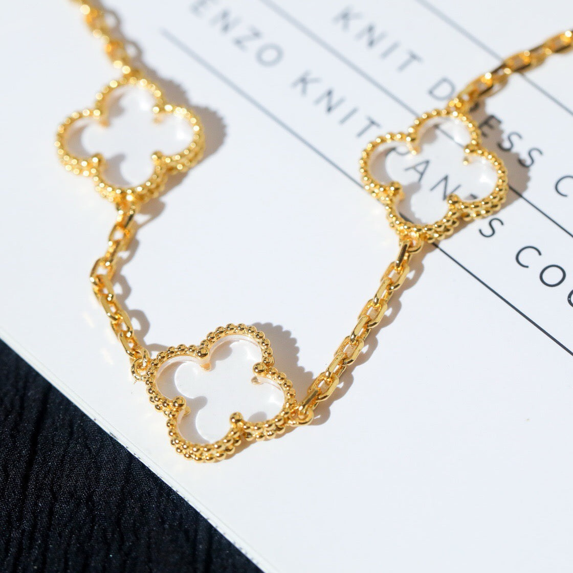 [⭐Glow]CLOVER 5 MOTIF ROCK CRYSTAL BRACELET