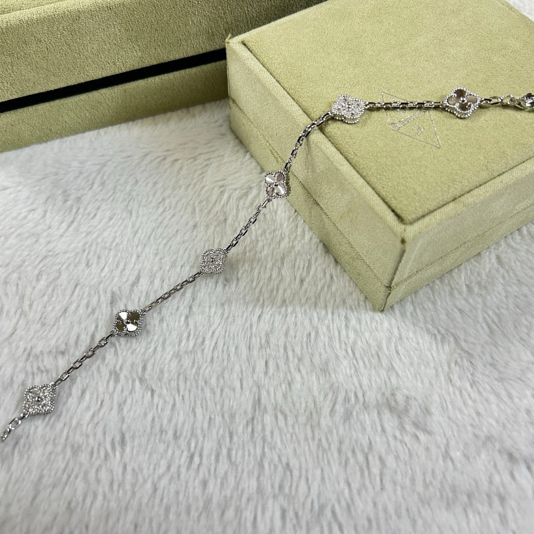 [⭐Glow]CLOVER 6 MOTIF DIAMOND LASER BRACELET