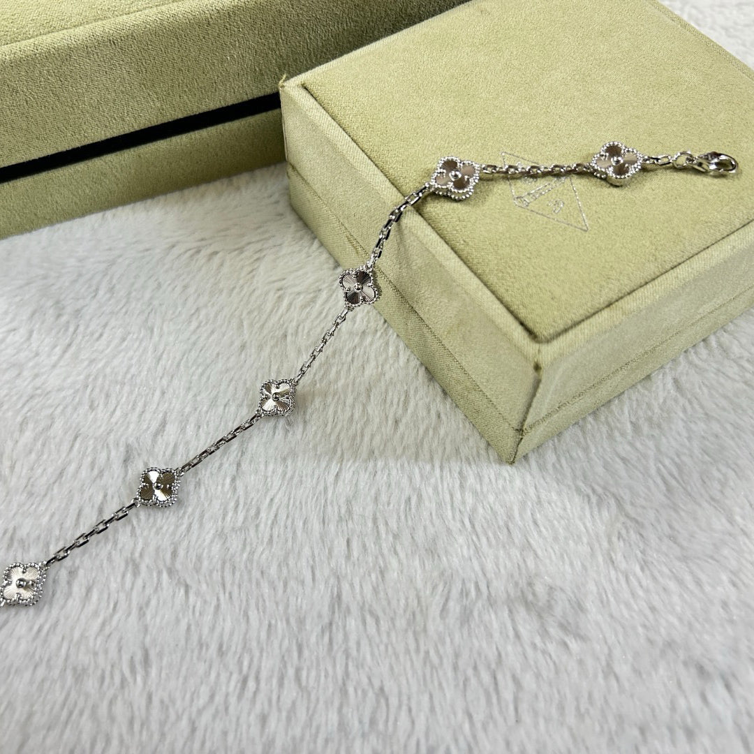 [⭐Glow]CLOVER 6 MOTIF DIAMOND BRACELET