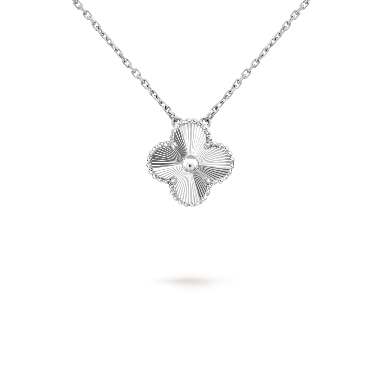 [⭐Glow]CLOVER 15MM LASER NECKLACE SILVER