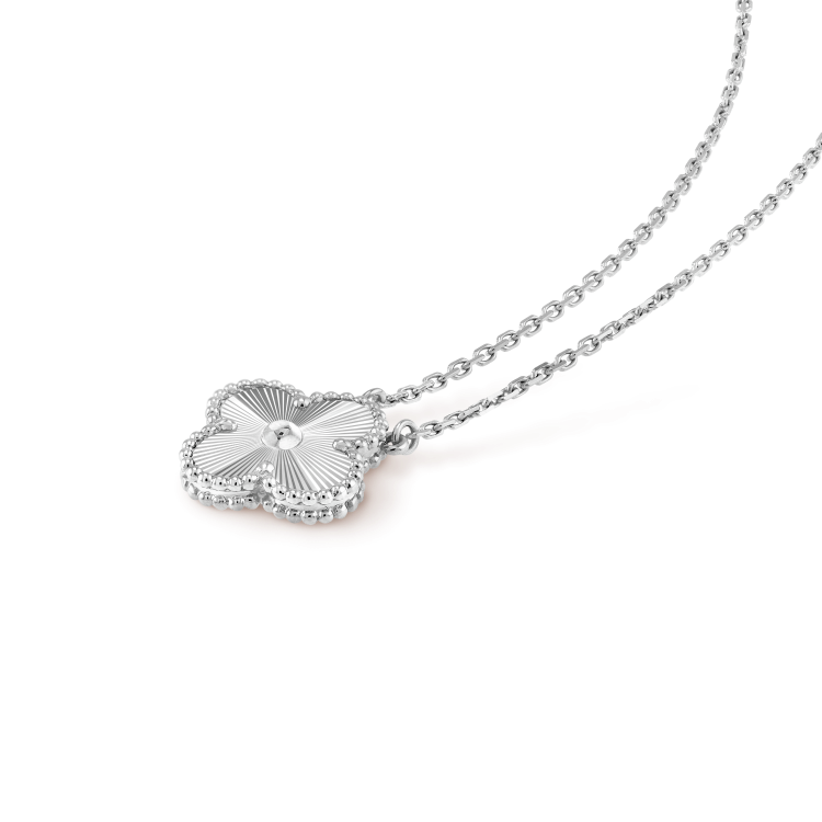 [⭐Glow]CLOVER 15MM LASER NECKLACE SILVER