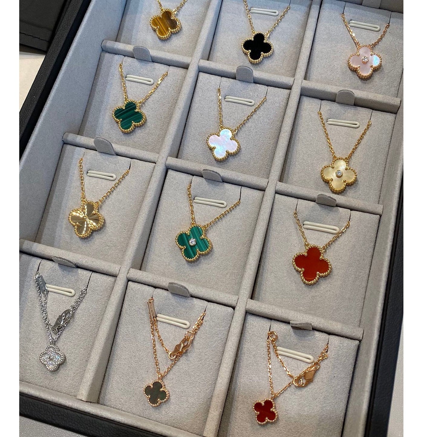 [⭐Glow]CLOVER 15MM CARNELIAN SINGLE FLOWER NECKLACE