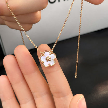 [⭐Glow]LUCKY  WHITE MOP  PLUM BLOSSOM NECKLACE