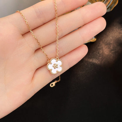 [⭐Glow]LUCKY  WHITE MOP  PLUM BLOSSOM NECKLACE