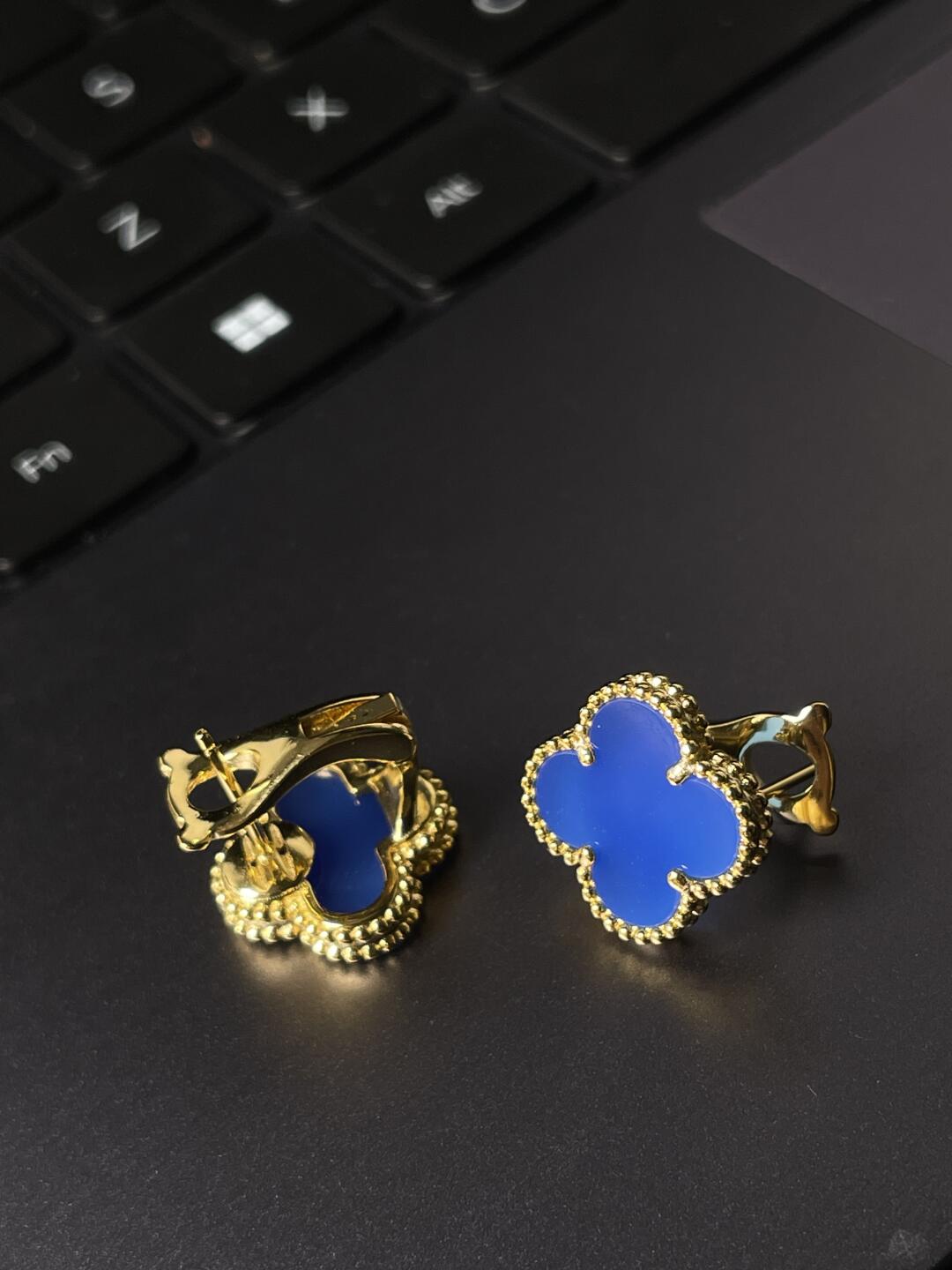 [⭐Glow] CLOVER LARGE (20mm) 1 MOTIFS BLUE MOP STUD EARRINGS