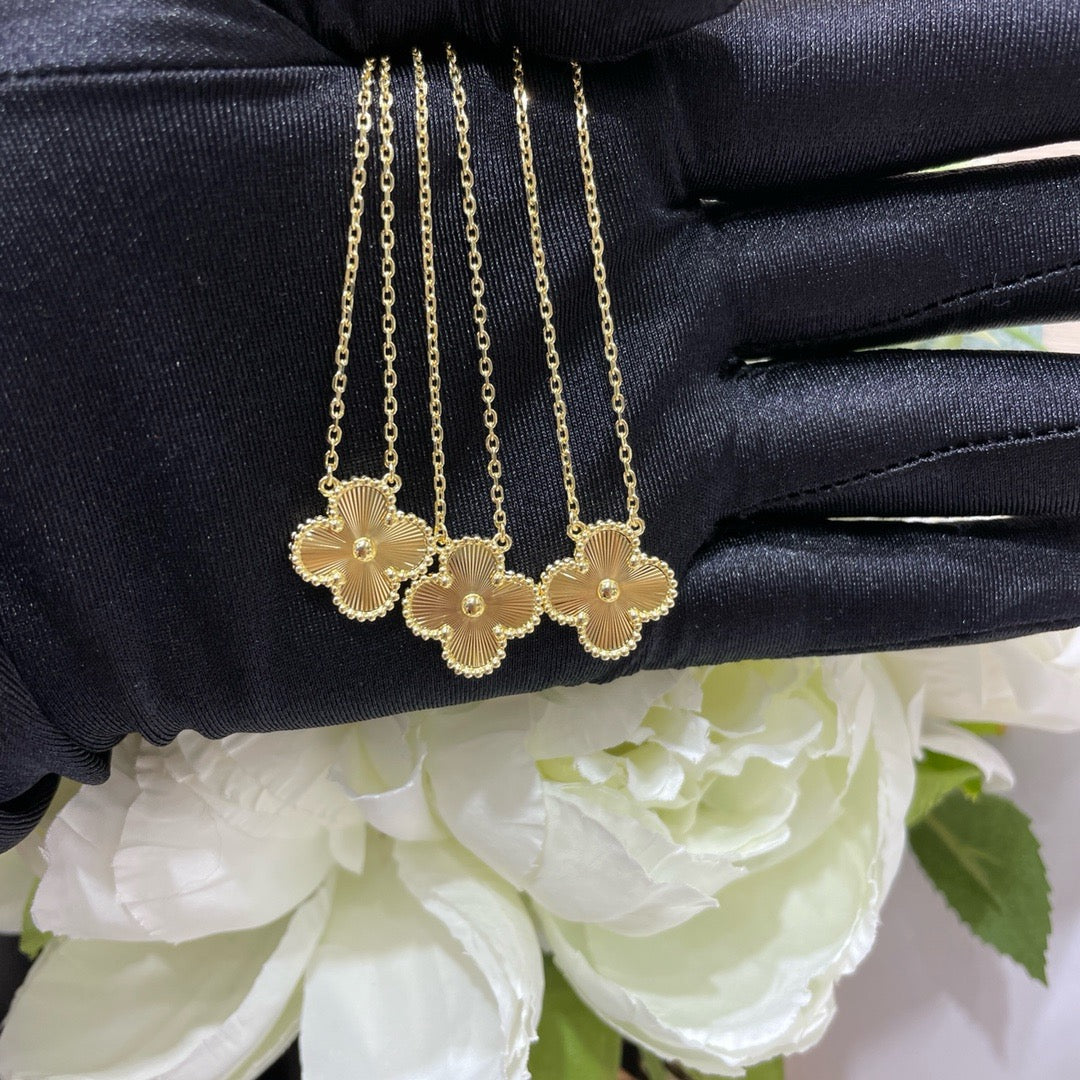 [⭐Glow]CLOVER 15MM LASER NECKLACE