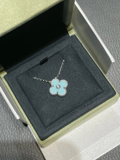 [⭐Glow]CLOVER 1 DIAMOND LIGHT BLUE SILVER NECKLACE