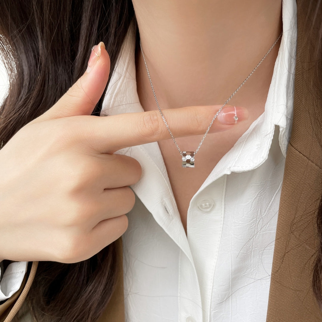 [⭐Glow]BEE MINI PEDANT DIAMOND NECKLACE