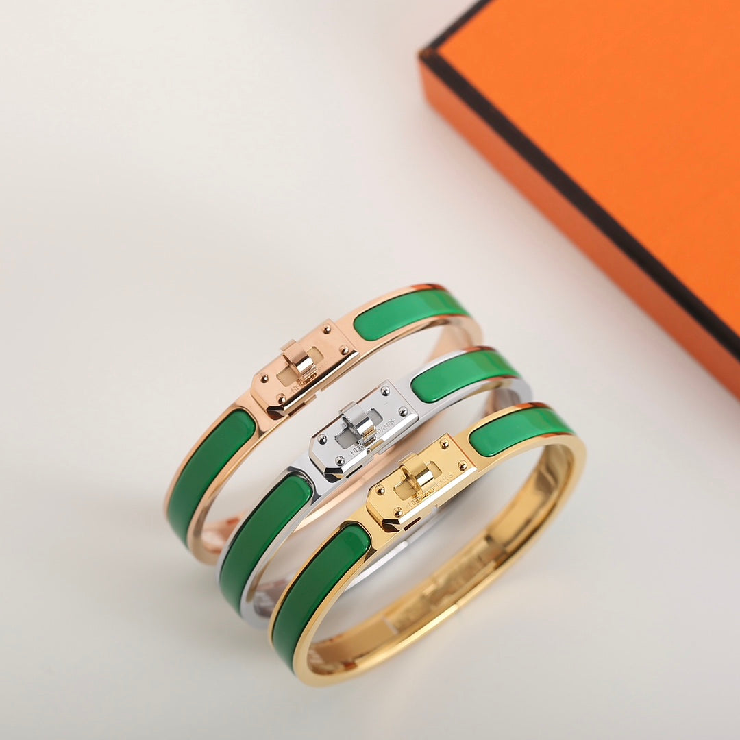 [⭐Glow]HM KELLY GREEN BRACELET