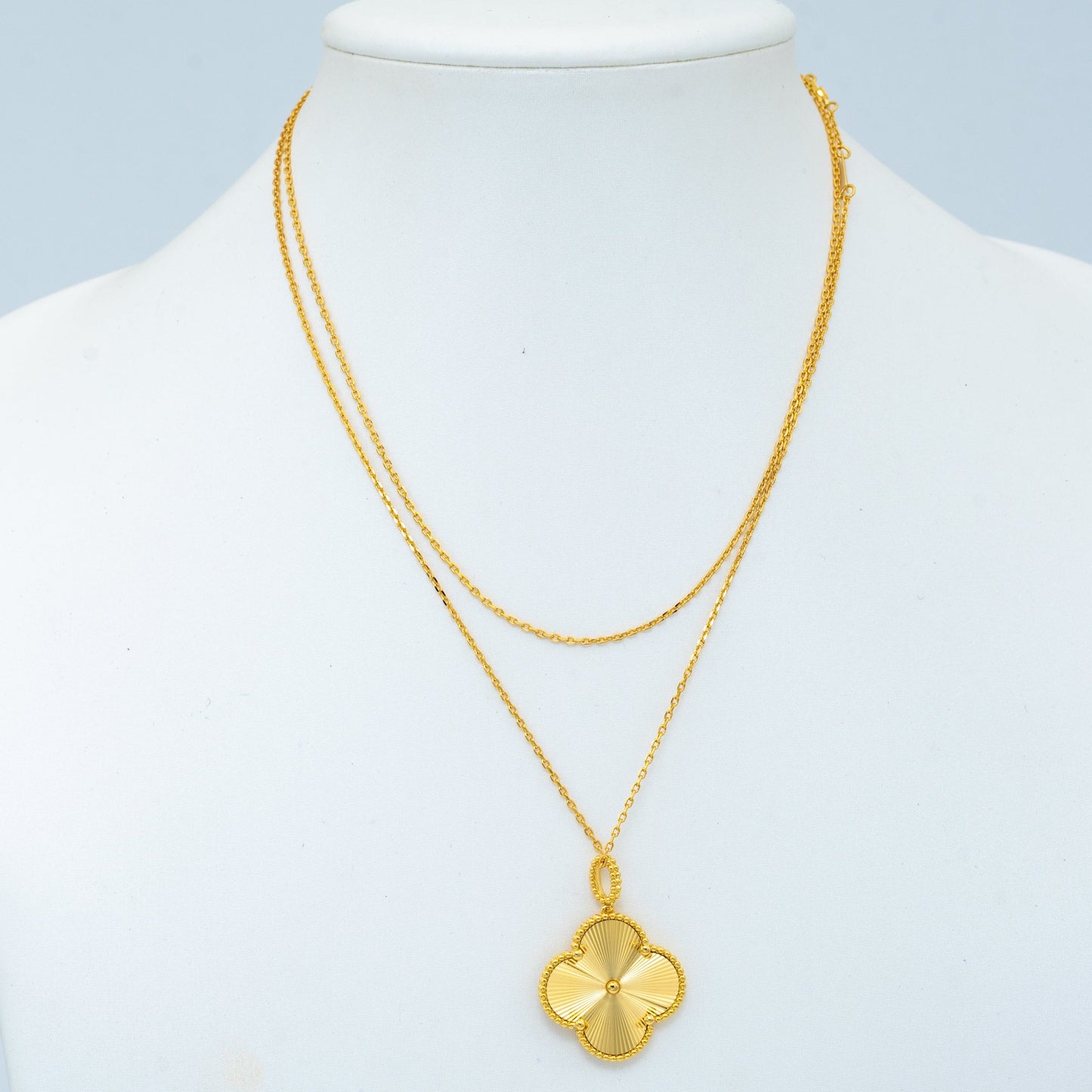 [⭐Glow]CLOVER 25MM PEDANT NECKLACE GOLD