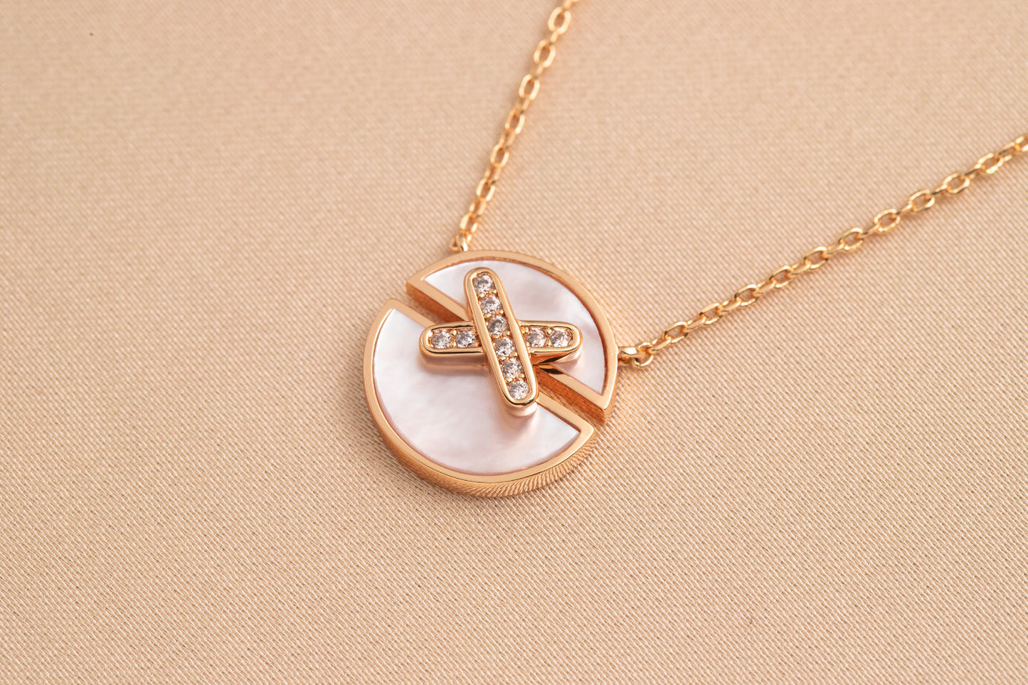 [⭐Glow]JEUX DE PINK GOLD DIAMOND NECKLACE