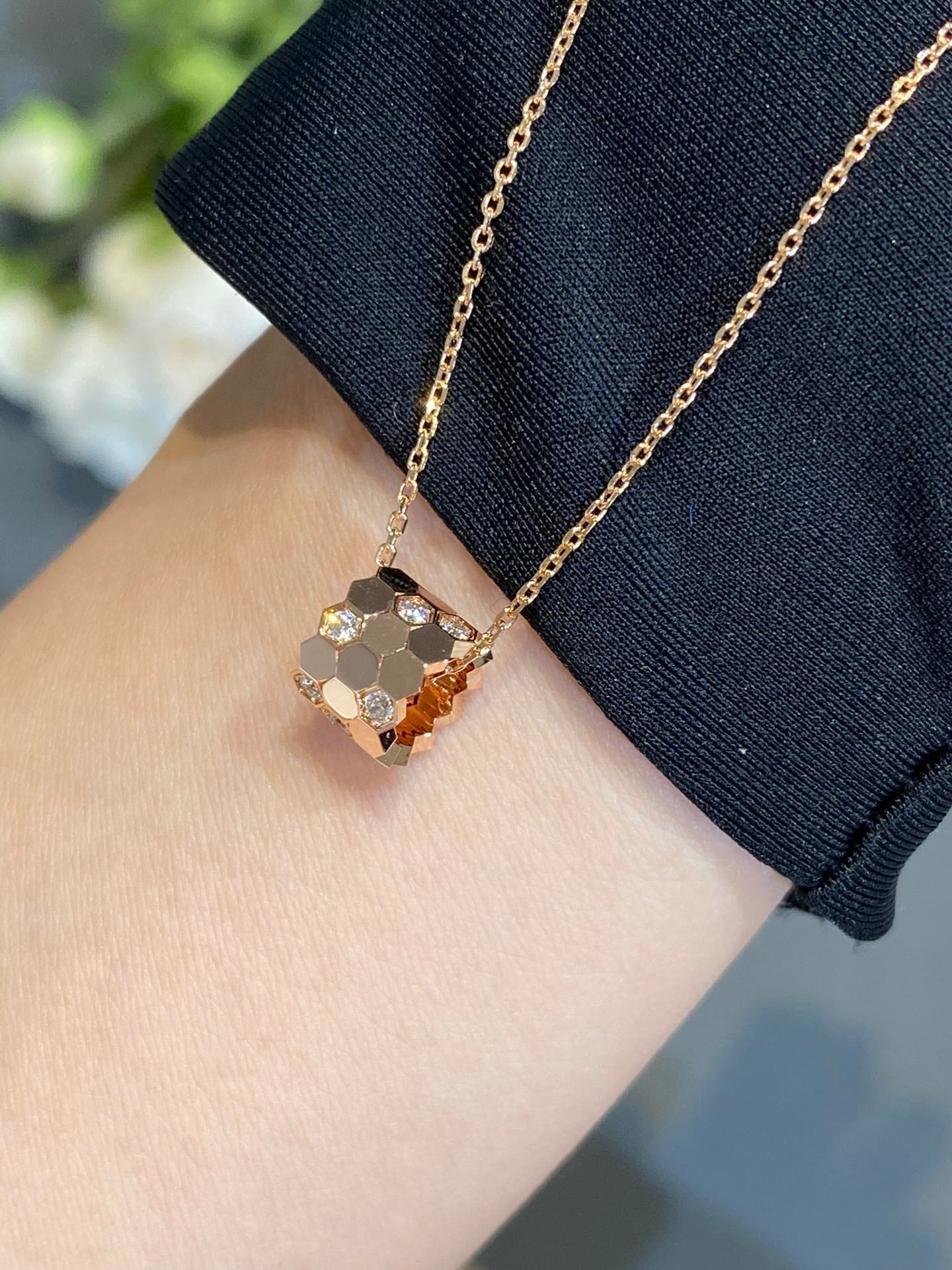 [⭐Glow]BEE LOVE DIAMOND NECKLACE