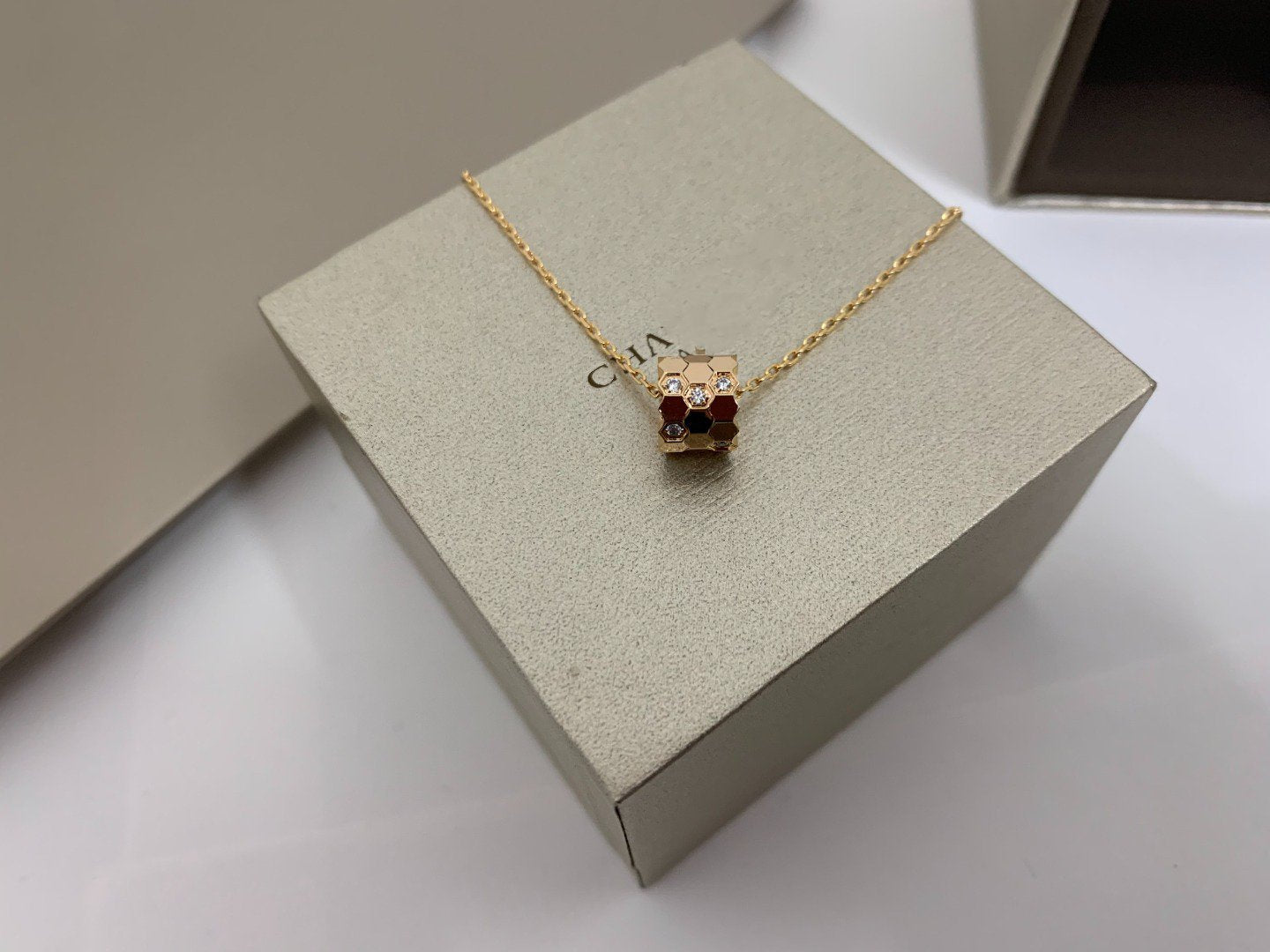 [⭐Glow]BEE LOVE DIAMOND NECKLACE