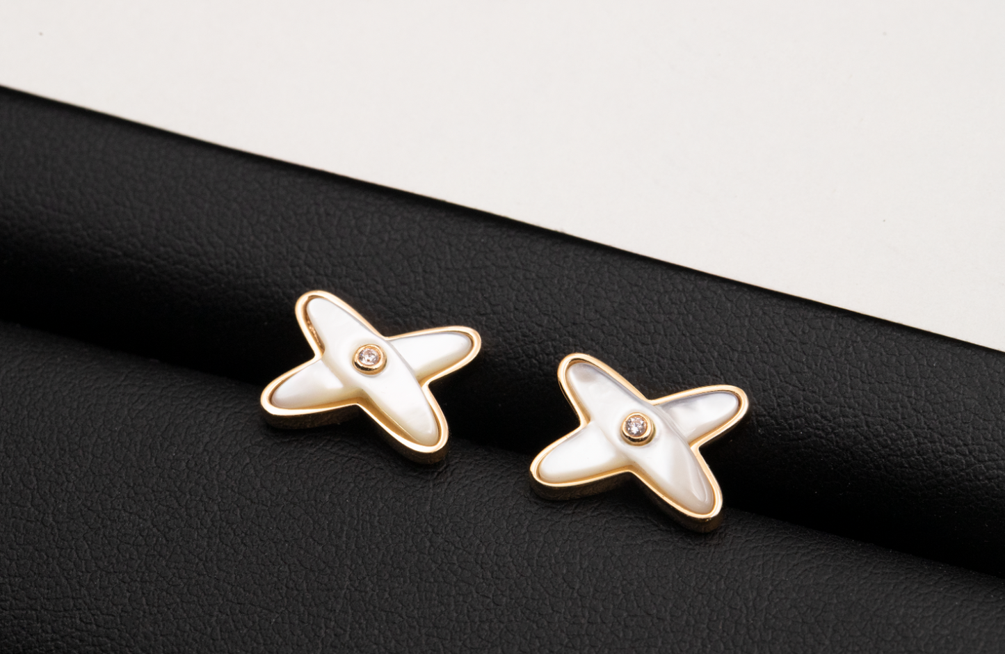 [⭐Glow]JEUX DE WHITE MOP ROSE GOLD DIAMOND EARRINGS