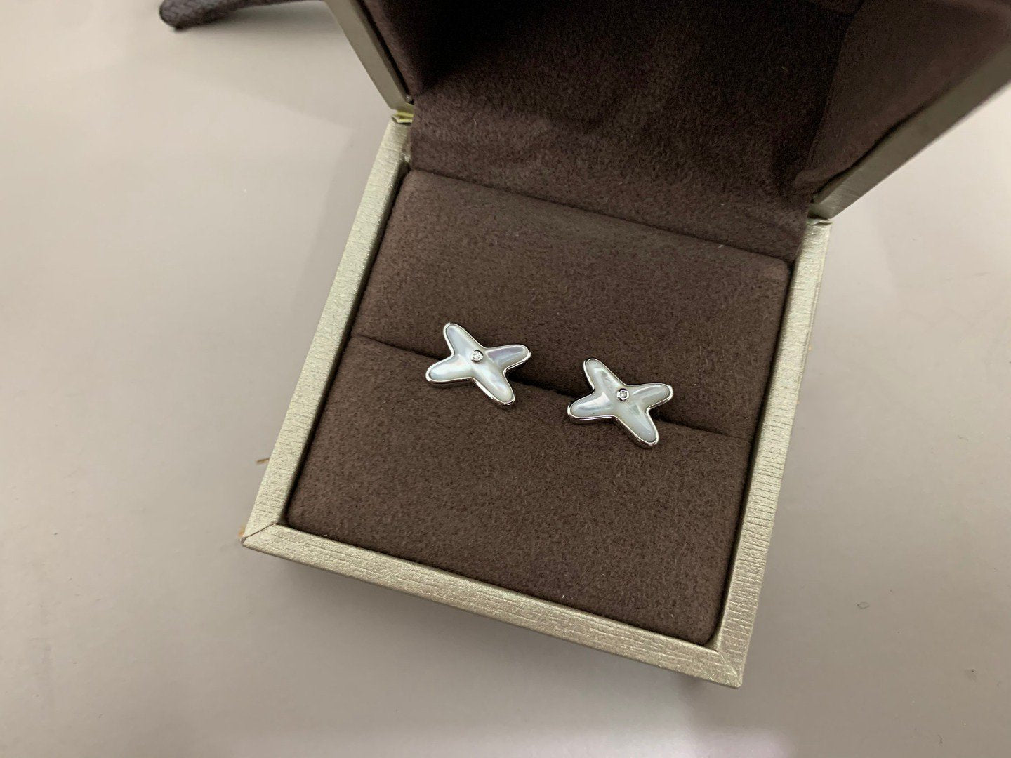 [⭐Glow]JEUX DE WHITE MOP SILVER DIAMOND EARRINGS