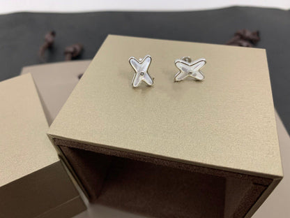 [⭐Glow]JEUX DE WHITE MOP SILVER DIAMOND EARRINGS