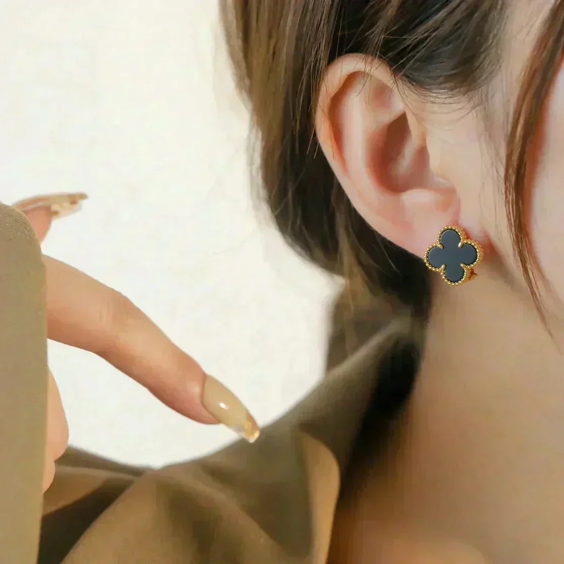 [⭐Glow]CLOVER MEDIUM 1 MOTIFS  ONYX STUD EARRINGS