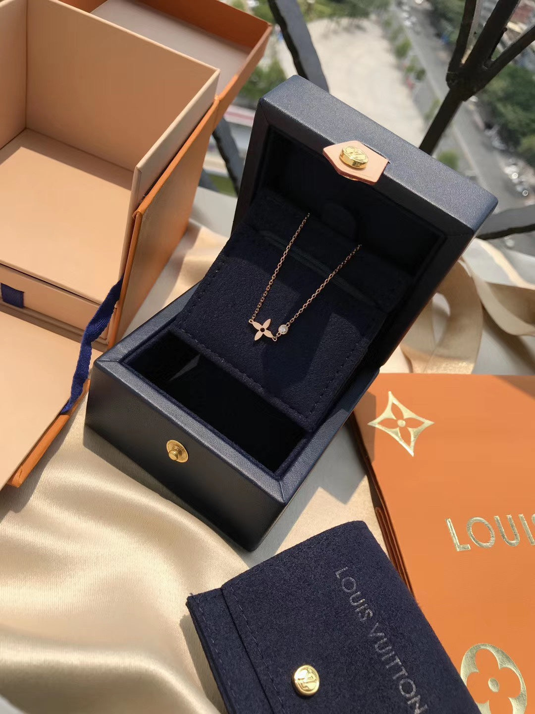 [⭐Glow]BLOSSOM PENDANT PINK GOLD AND DIAMOND
