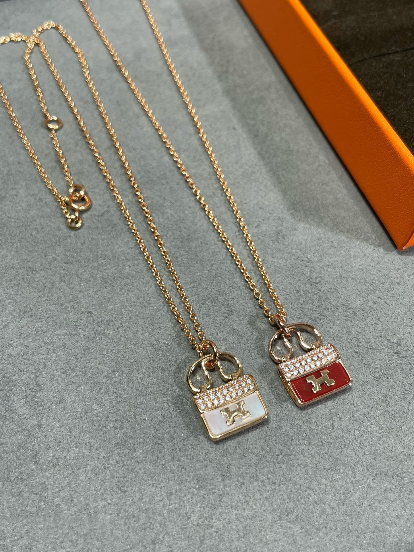 [⭐Glow]H CIRCE MOISSANITE PENDANT NECKLACE GOLD