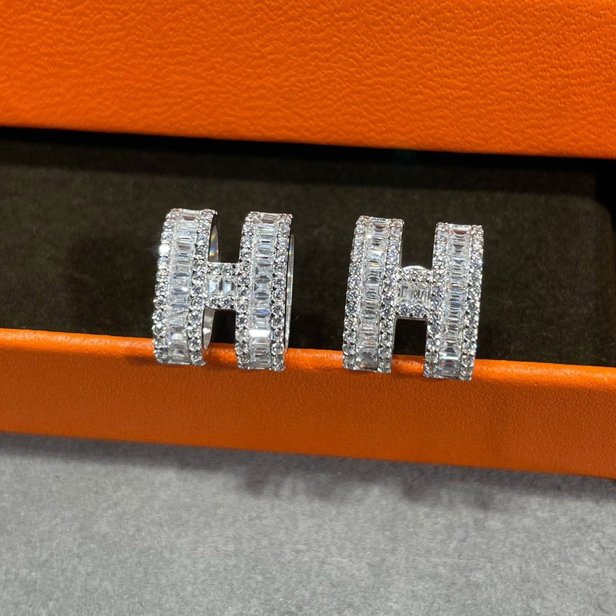 [⭐Glow]H STUD EARRINGS WITH SILVER DIAMONDS
