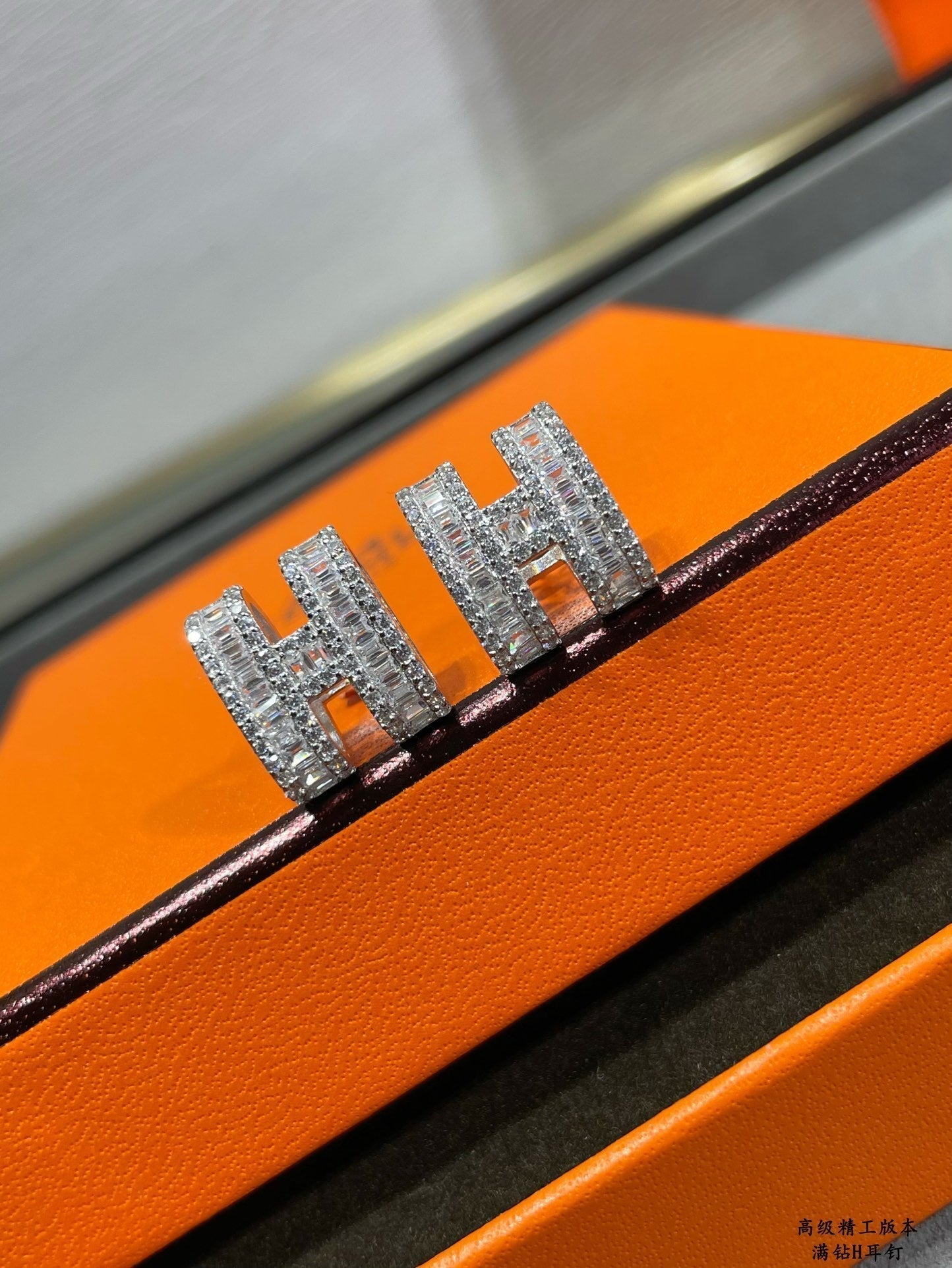 [⭐Glow]H STUD EARRINGS WITH SILVER DIAMONDS