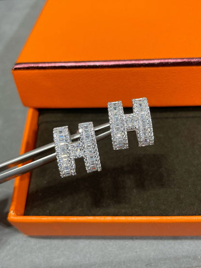 [⭐Glow]H STUD EARRINGS WITH SILVER DIAMONDS