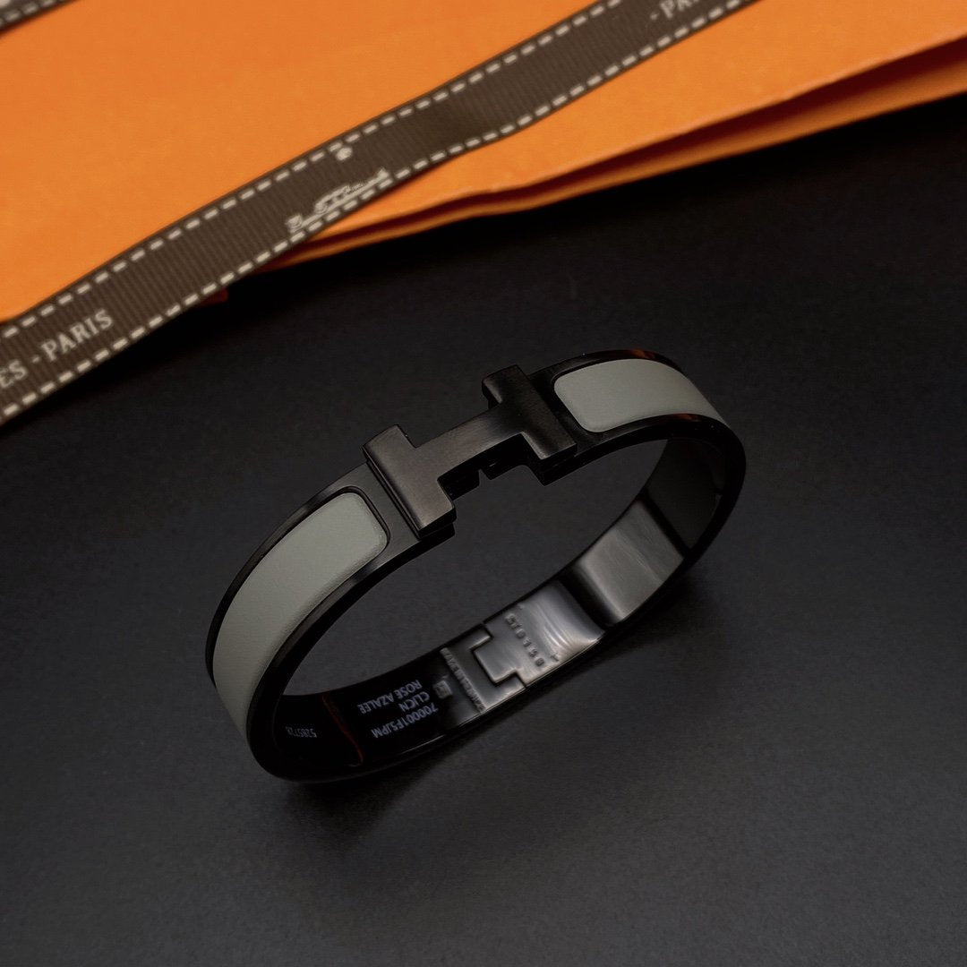 [⭐Glow]CLIC HM SO BLACK GREY BRACELET