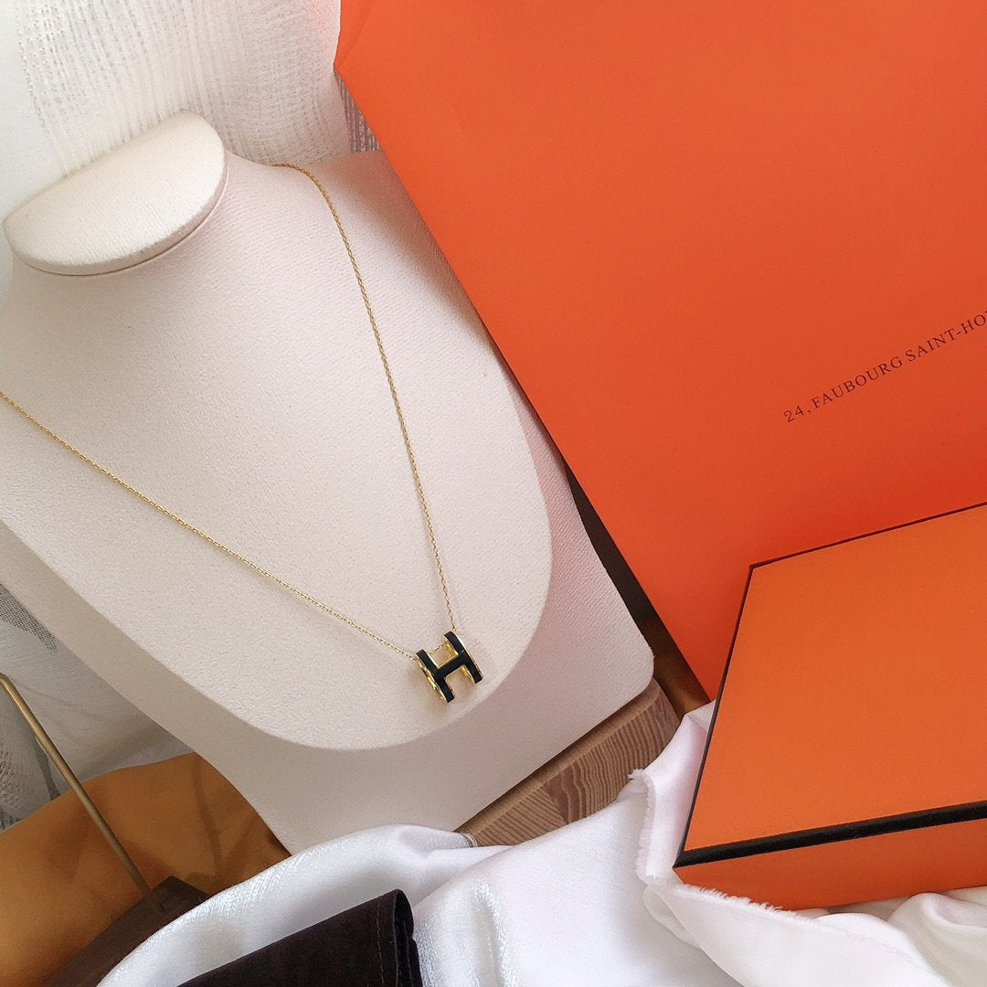 [⭐Glow]HM CLIC BLACK ENAMEL GOLD NECKLACE