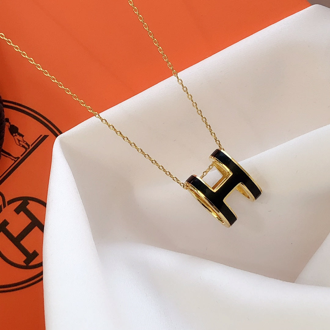 [⭐Glow]HM CLIC BLACK ENAMEL GOLD NECKLACE