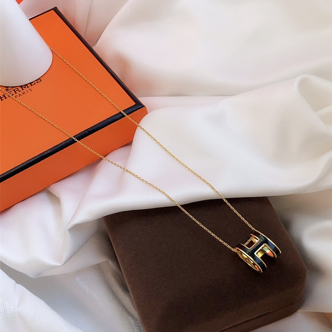 [⭐Glow]HM CLIC BLACK ENAMEL GOLD NECKLACE