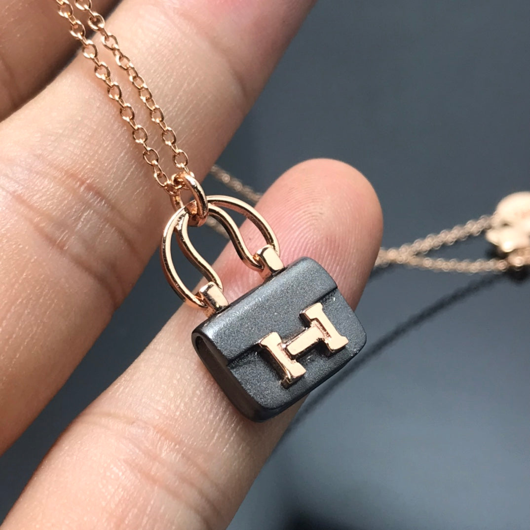 [⭐Glow]WOMEN'S HM AMULETTES CONSTANCE PENDANT NECKLACE
