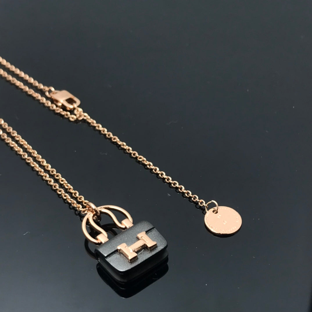 [⭐Glow]WOMEN'S HM AMULETTES CONSTANCE PENDANT NECKLACE